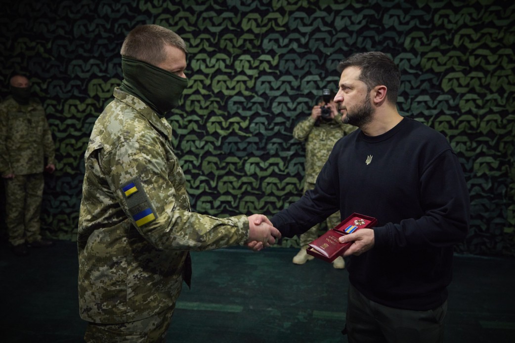 Наради та нагородження: Зеленський несподівано відвідав Херсонщину та Миколаївщину