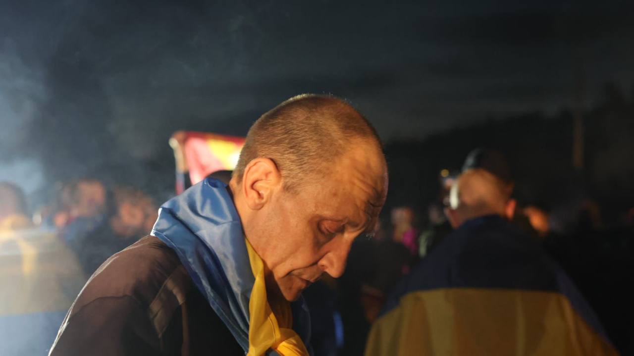 Важкохворі захисники повернулися додому: відбувся черговий обмін полоненими (фото)