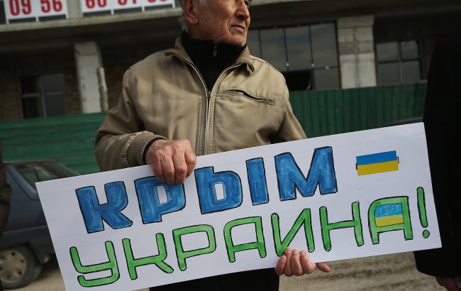 У Криму теж відзначають День Незалежності України. «Привіти» окупантам від патріотів