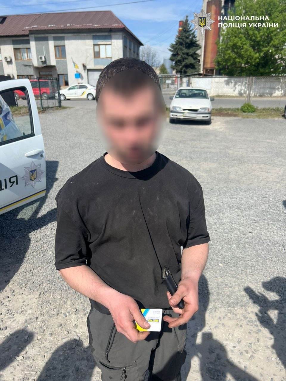 На Львівщині водій в'їхав у меморіал Героям Небесної Сотні та втік з місця ДТП