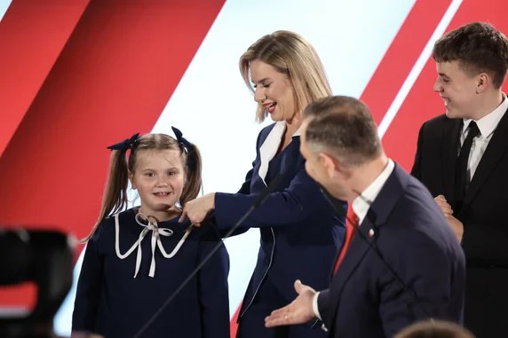 У Польщі розслідують цькування 7-річної доньки президента Кароля Навроцького: перевіряють десятки тисяч дописів