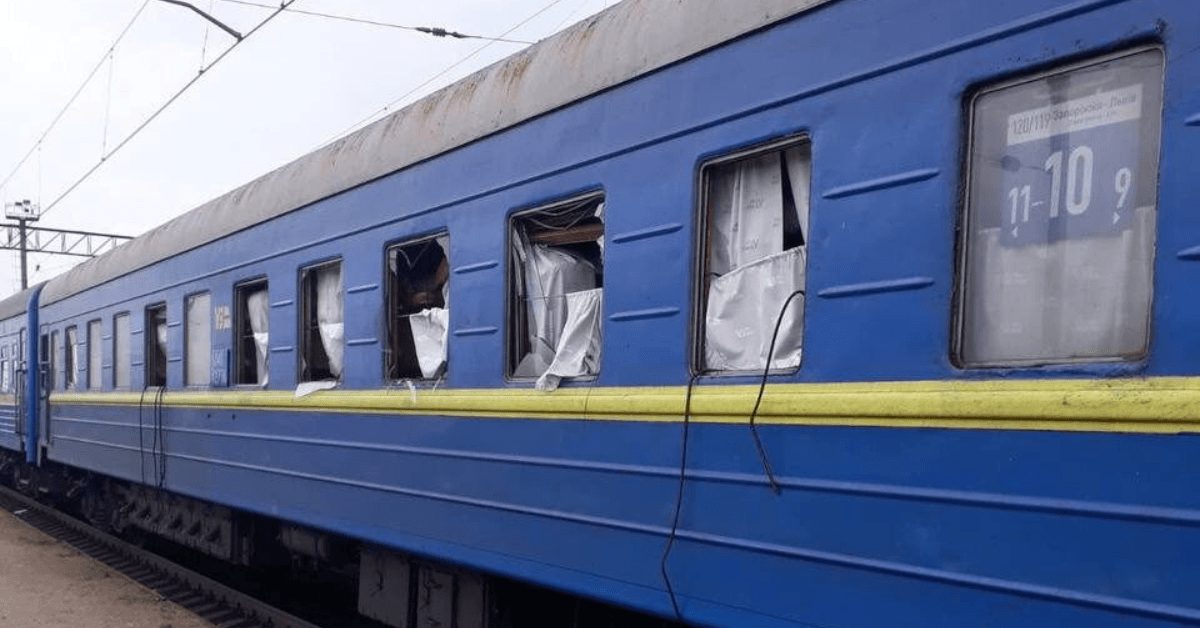 Обстріл потяга в Херсоні. Поранений провідник, пасажирів відправили до Львова