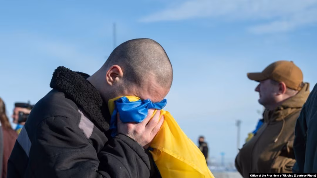 Понад два роки вважали зниклим безвісти: на Золочівщину з російського полону повернувся Захисник
