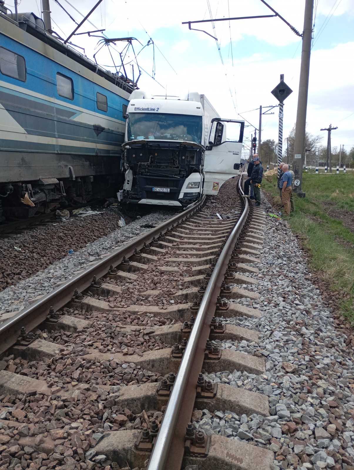Водій вантажівки, що зіткнулася з поїздом на Львівщині, утік після ДТП - Зінкевич