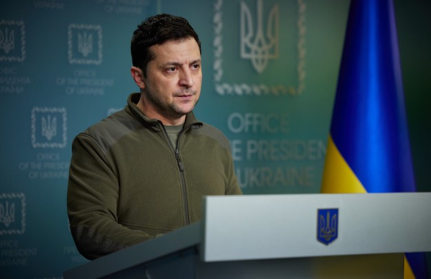 «Ми відбиваємо атаки ворога». Зеленський звернувся до українців