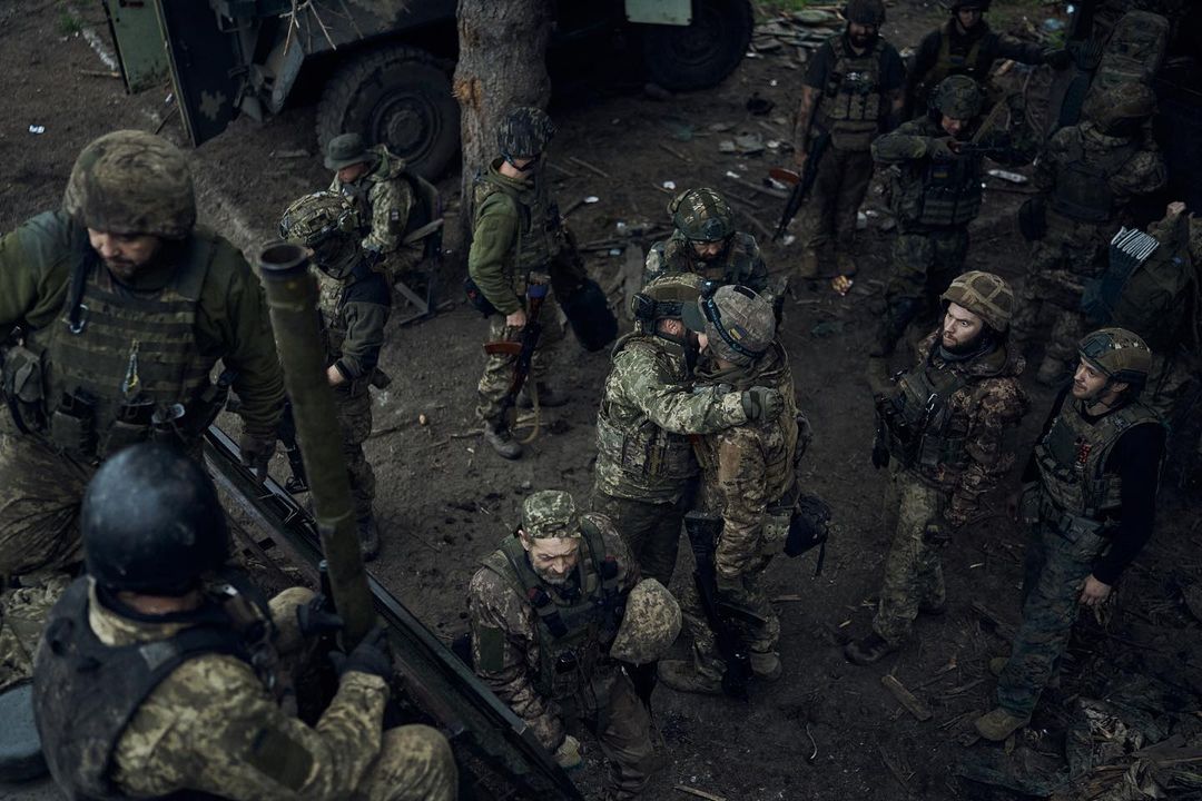 За 150 метрів від ворога. Відомі фотографи показали реалії "нуля"