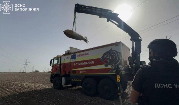 На Запоріжжі чоловік знайшов на своєму полі п'ятисоткілограмову фугасну авіабомбу ФАБ-500
