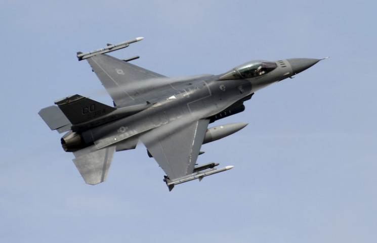 Норвегія передасть Україні винищувачі F-16