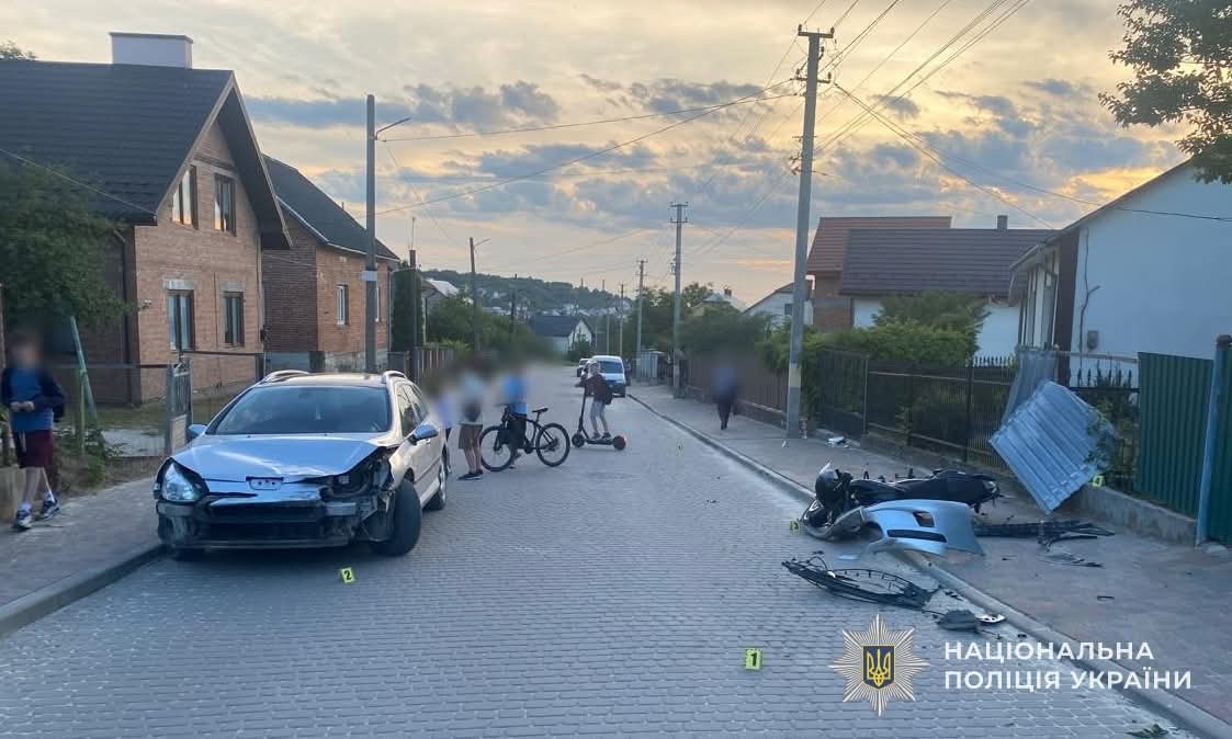 З'явилися фото з автотрощі на Львівщині