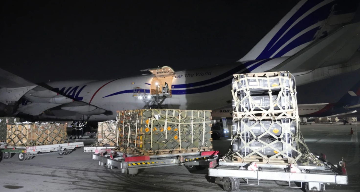 «Вже восьмий за 2 тижні»: в Україну прибув ще один літак ВПС США з військовою допомогою
