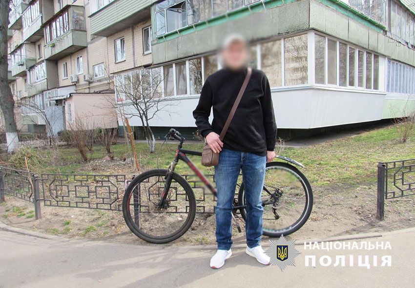 У Києві у кур'єра викрали велосипед: поліція повідомила деталі