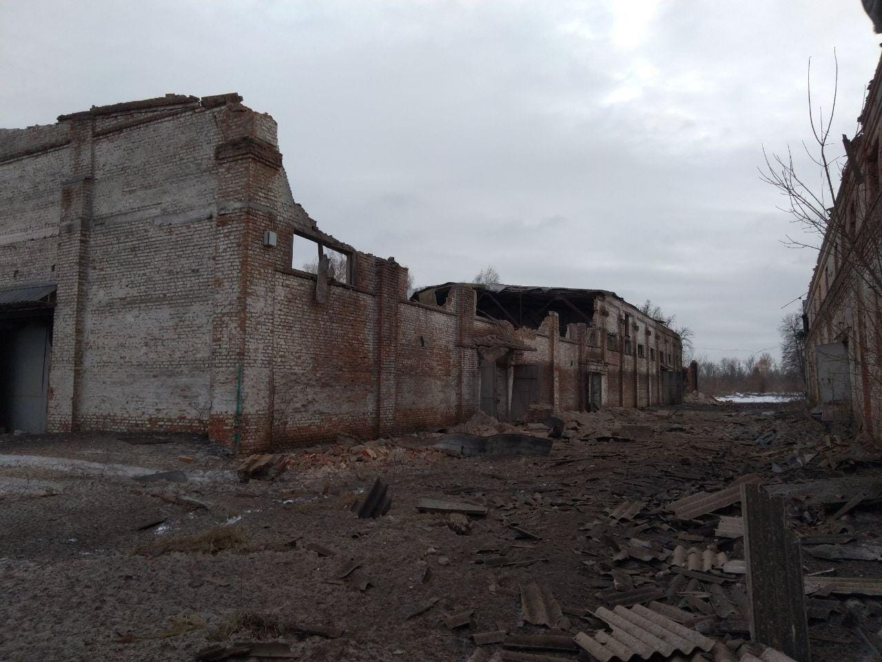 Російські війська скинули на громаду Сумщини чотири авіабомби, є руйнування