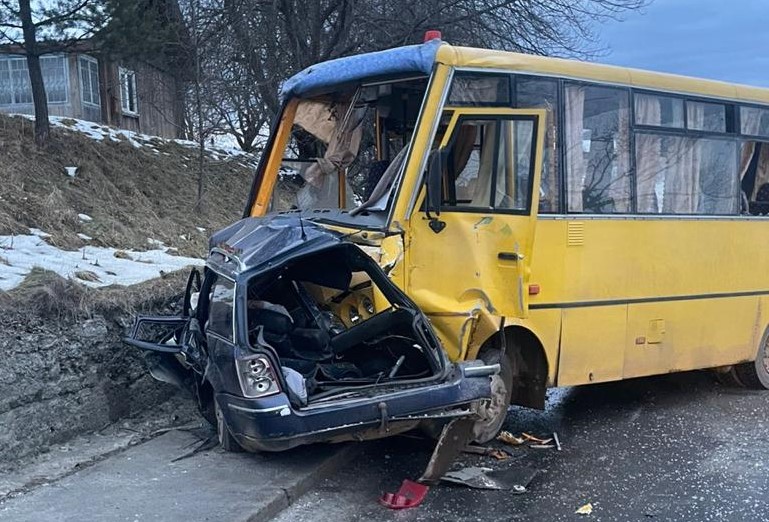 Четверо загиблих у ДТП на Львівщині: поліція з'ясовує обставини трагедії (фото)