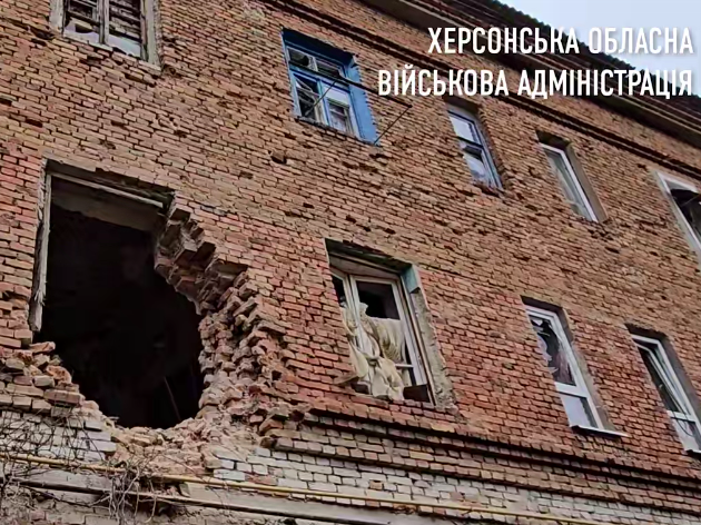 Російські війська вчергове обстріляли Херсон, двоє поранених