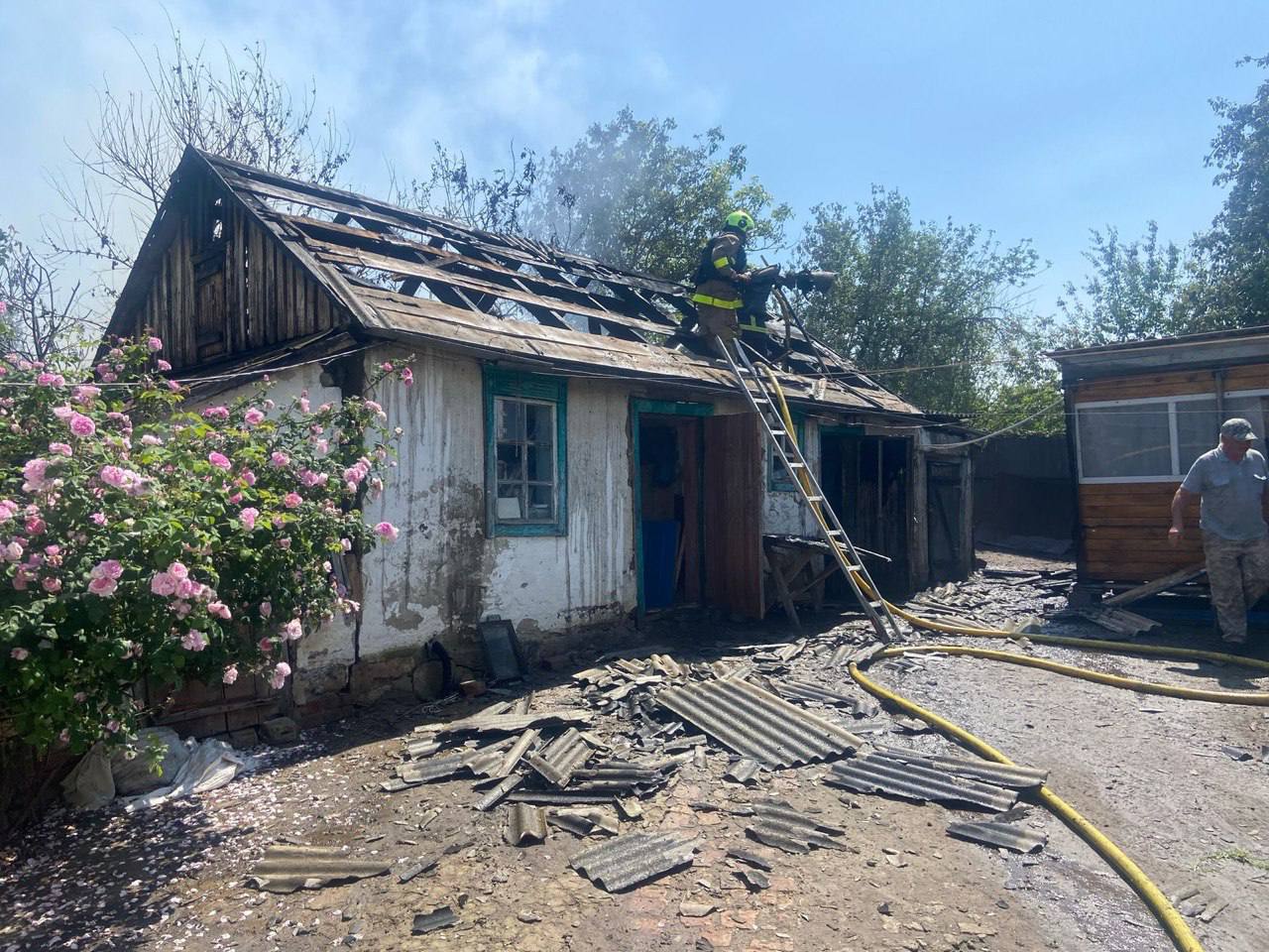 Окупанти вдарили по селу на Харківщині: є загиблі та поранені