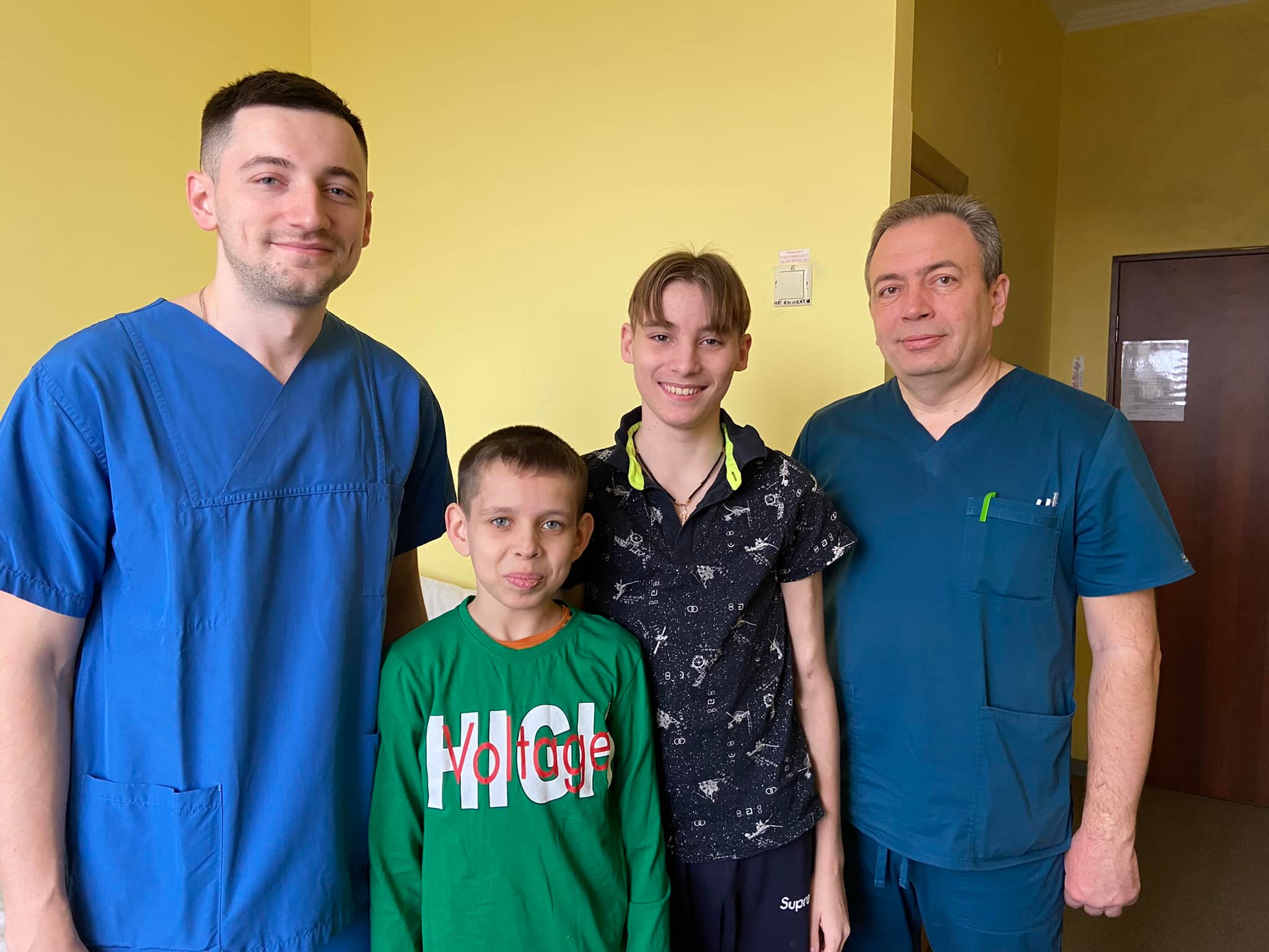 Львівські лікарі успішно пересадили нирки евакуйованим дітям