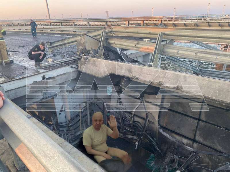 Кримський міст: мережу починають наповнювати меми