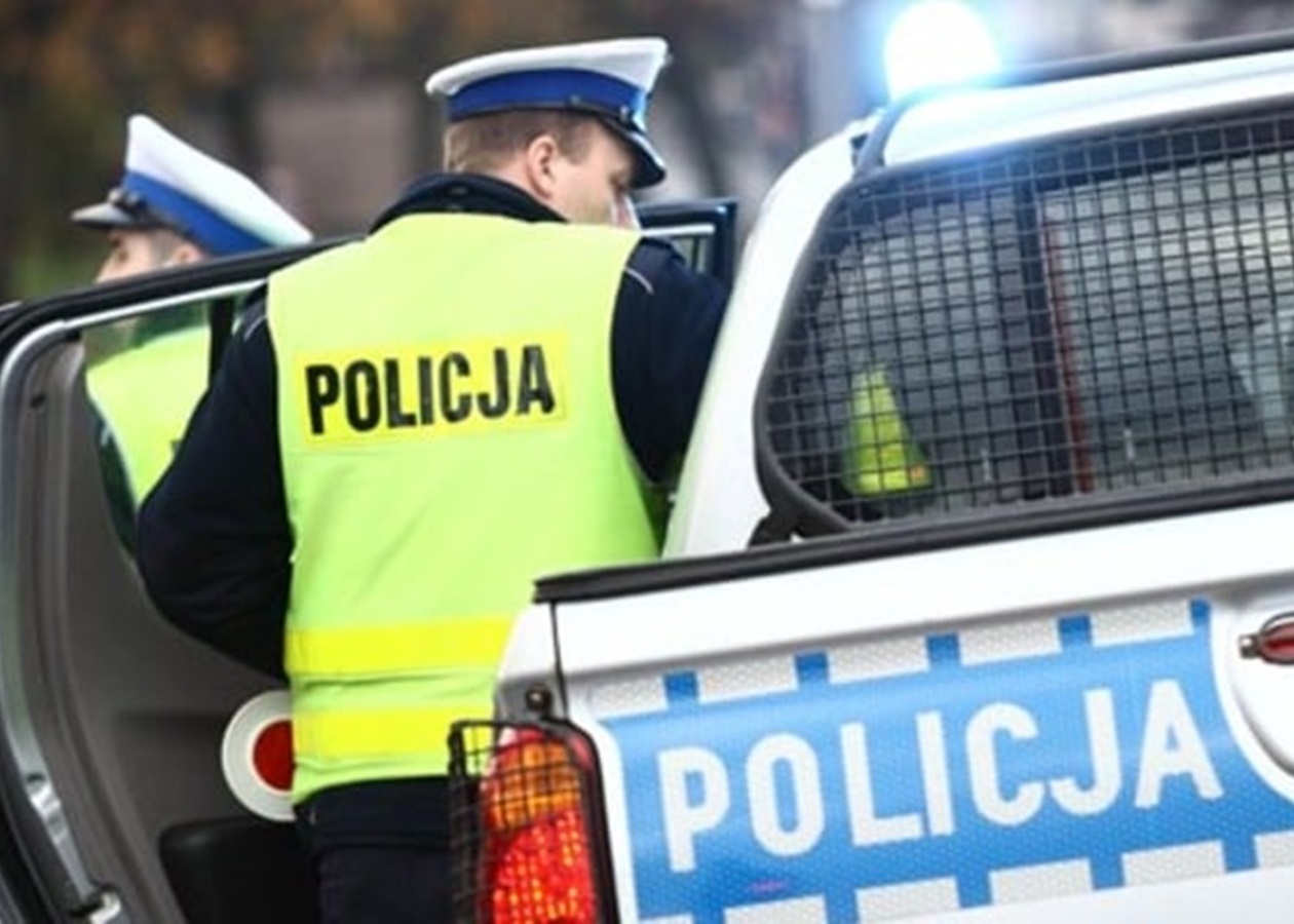 У Польщі 5 автівок поліцейських намагались зупинити українця. Фото