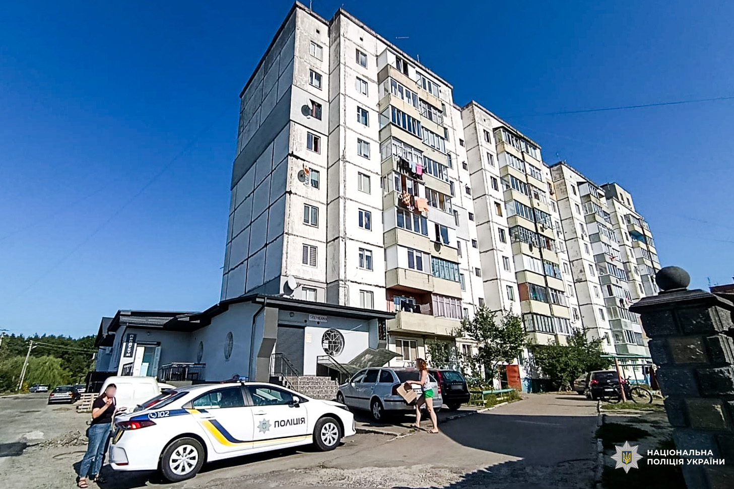 На Рівненщині 3-річна дівчинка випала з вікна шостого поверху будинку