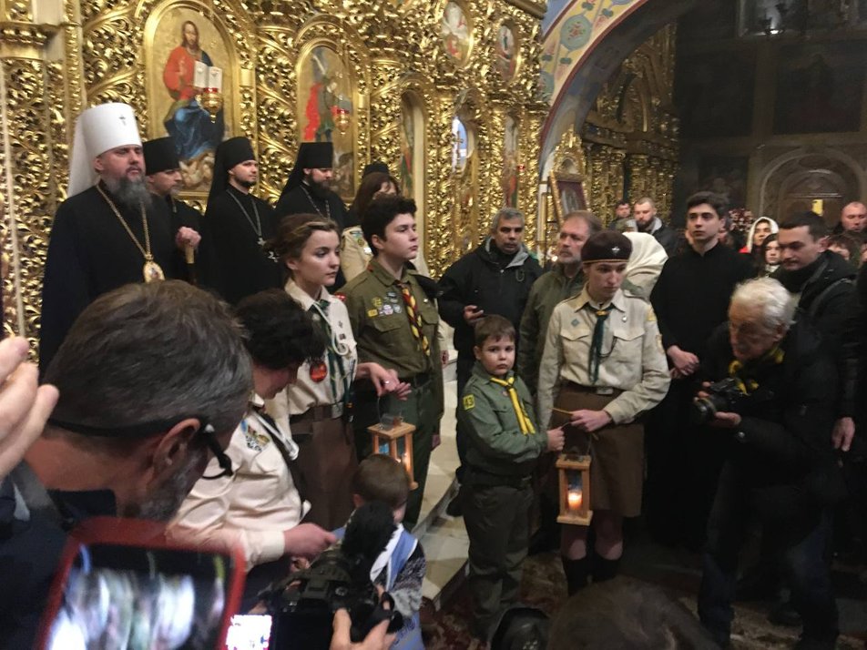 До Києва привезли Вифлеємський вогонь миру