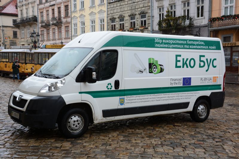 Де у Львові безплатно здати ртутні термометри та батарейки: графік екобуса на квітень
