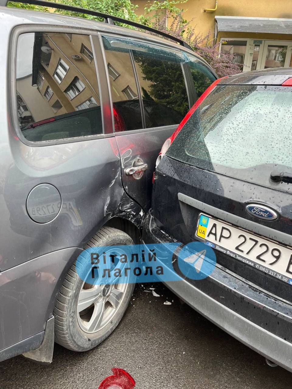 В Ужгороді п’яна водійка протаранила шість авто і врізалась у дерево