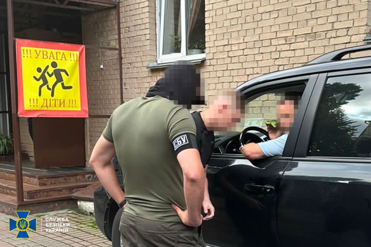 СБУ і ДБР проводять обшуки у нардепа Дубінського, який їздив відпочивати за кордон