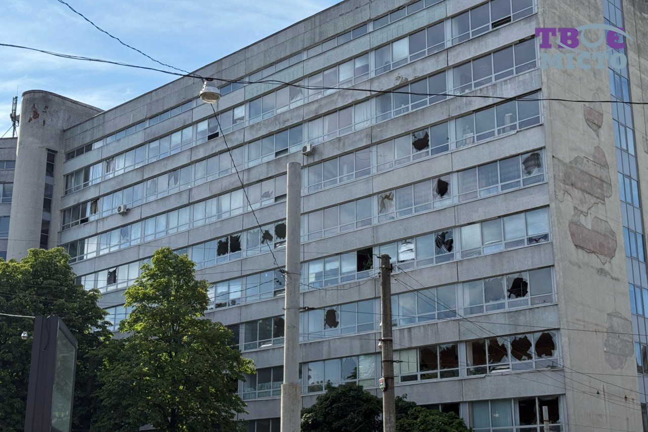Як виглядає приміщення Львівської політехніки після вибуху "шахеда" (фото)