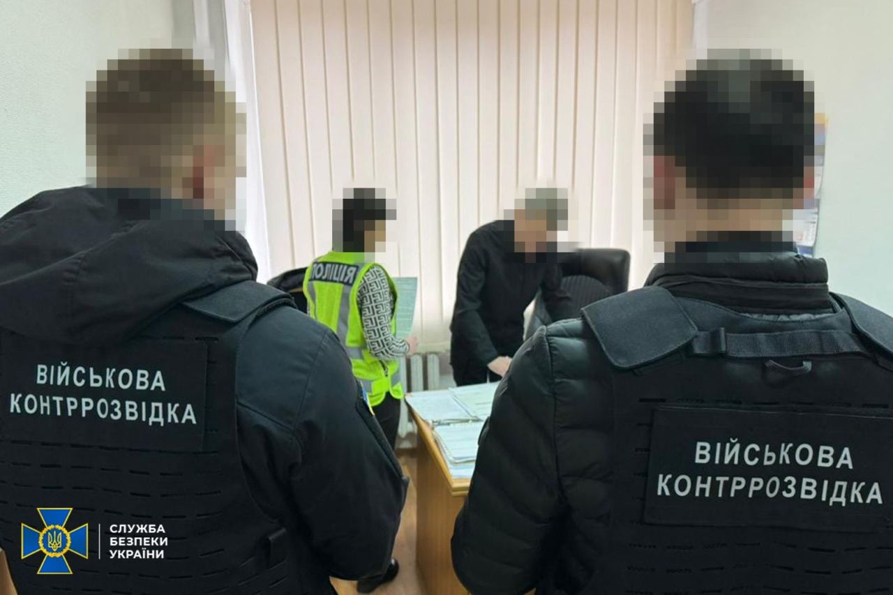 Правоохоронці викрили на корупції чиновника Міноборони