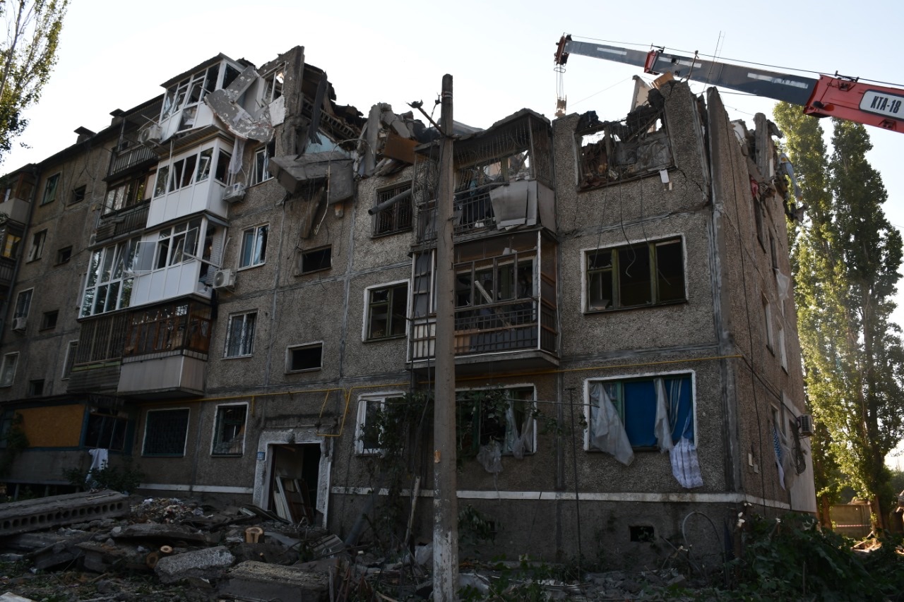 Знесло кілька поверхів. Наслідки ракетного удару по п’ятиповерхівці в Миколаєві