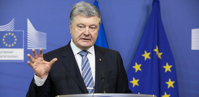 Порошенко продав акції своїх каналів журналістам