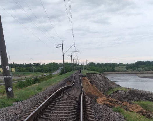 Під Нікополем просіло залізничне полотно. «Укрзалізниця» скасувала потяги