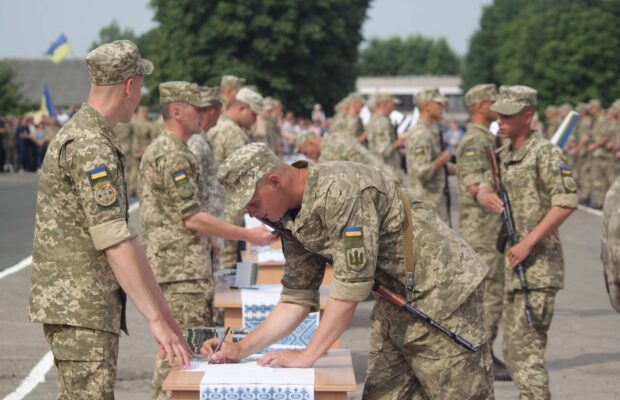 В Україні скасують обов’язковий військовий призов