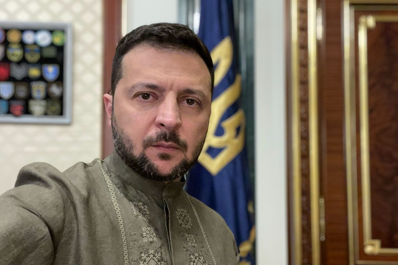 Два сенси, об'єднані однією датою. Зеленський показав свою особливу вишиванку