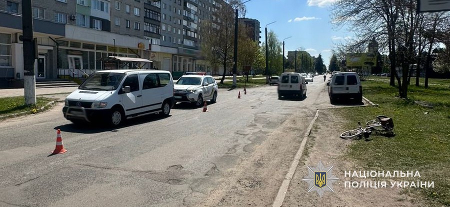 Смертельна аварія на Львівщині: велосипедист помер у лікарні після зіткнення з мікроавтобусом