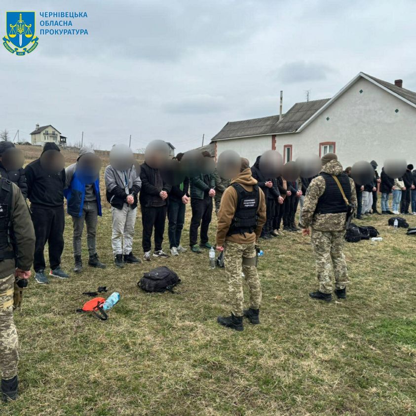 У прокуратурі розповіли про долю водія, який перевозив бусом 34-х ухилянтів
