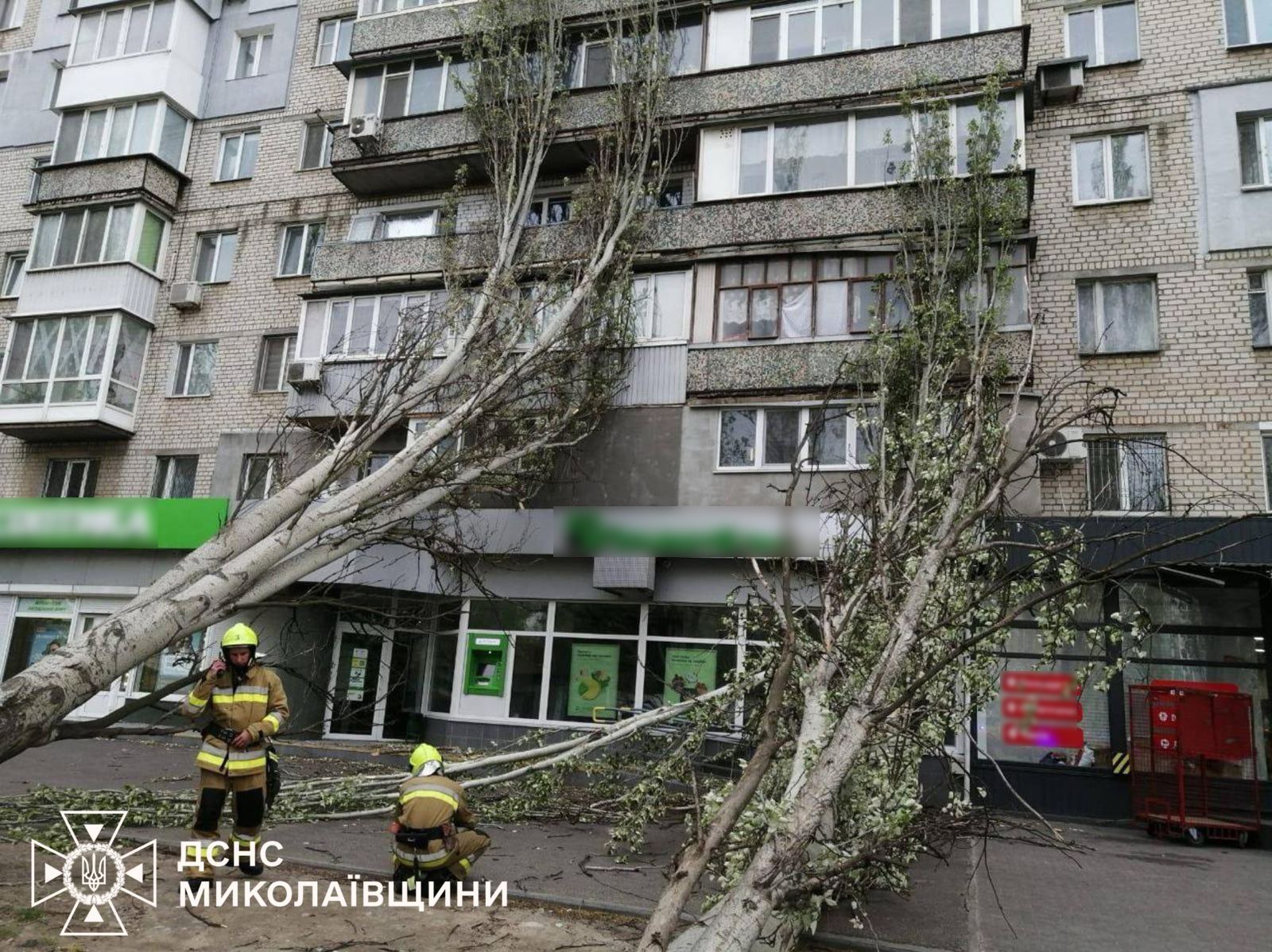 Негода забрала життя ще однієї людини: яка ситуація на Львівщині (фото)