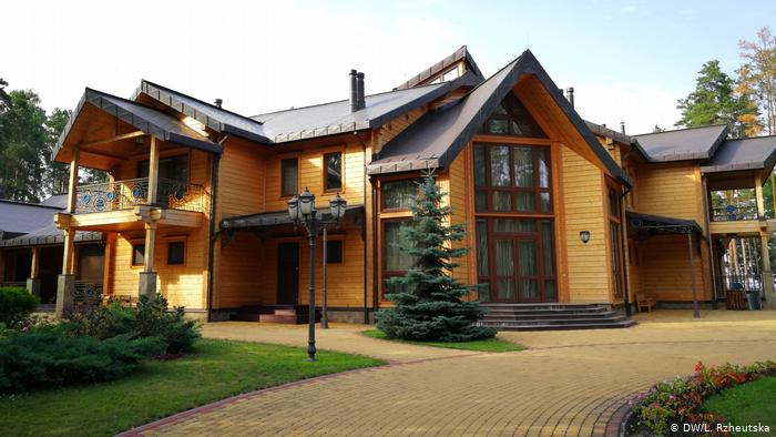 Колишню резиденцію Януковича "Сухолуччя" передали в управління компанії «7 днів»