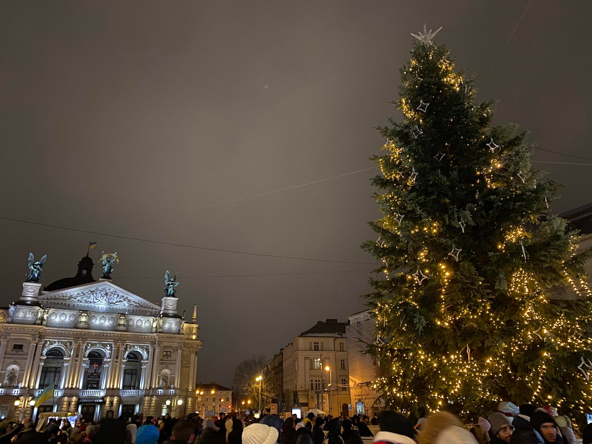 У Львові засяяла головна ялинка! Урочисте відкриття. Наживо