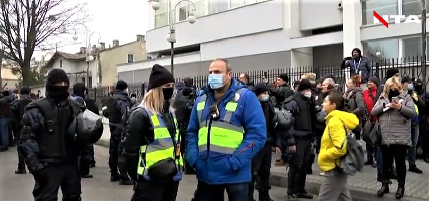Антивакцинатор Стахів не з'явився до суду, де йому мають обрати запобіжний захід. Наживо