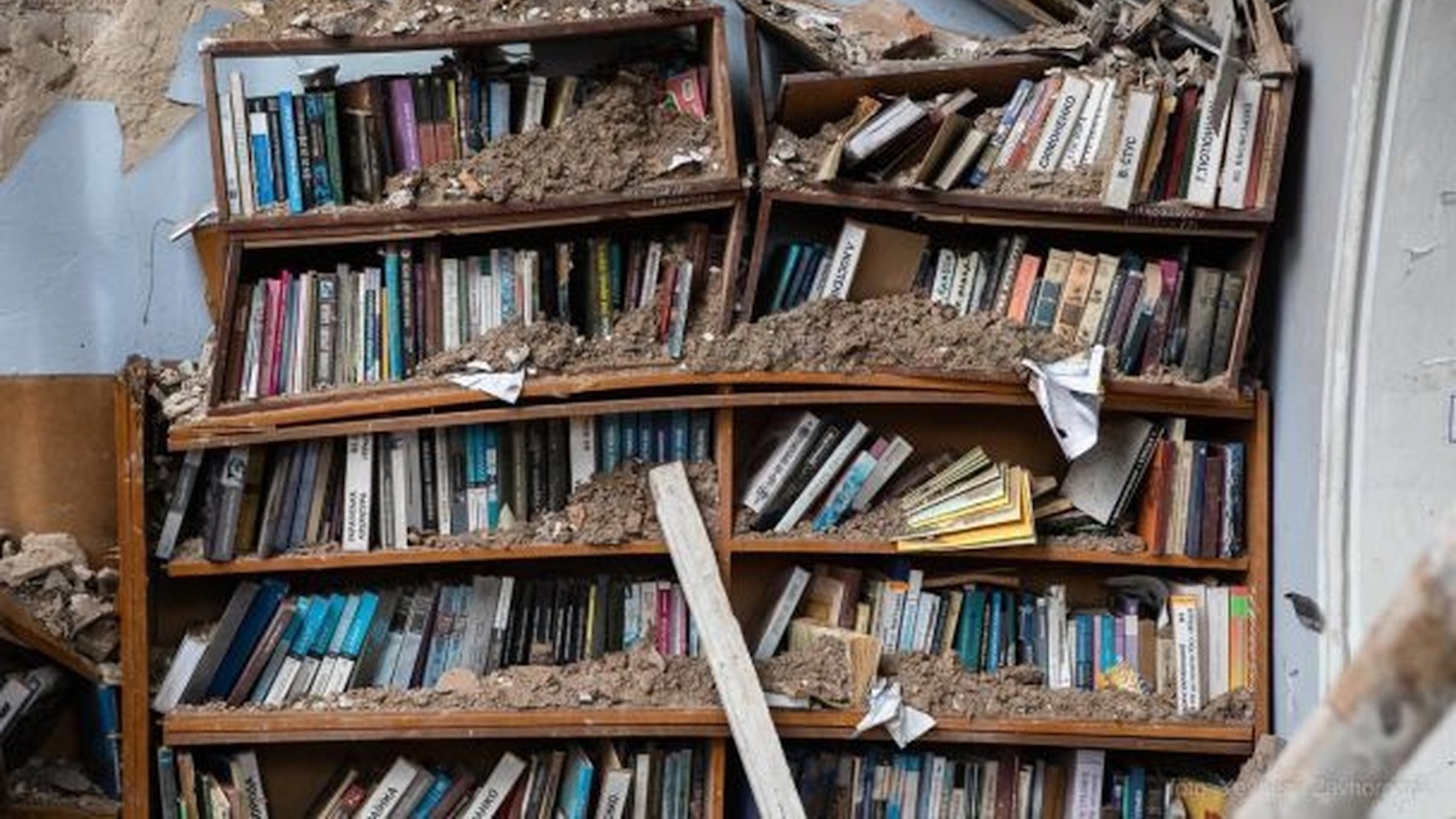 На Харківщині колаборант складав списки українських книжок для знищення