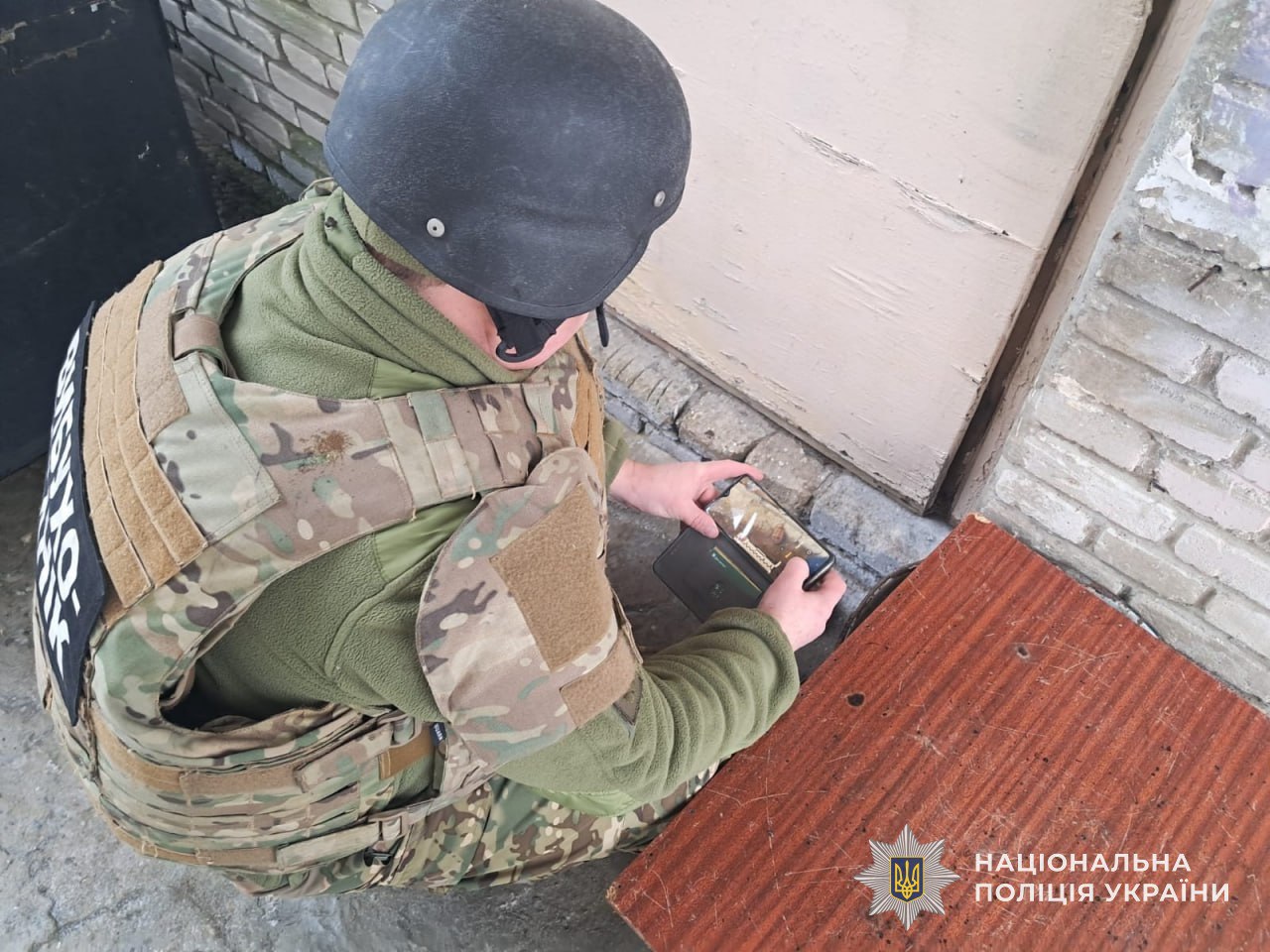 З'явилися перші фото гранати на подвір'ї школи у Львові