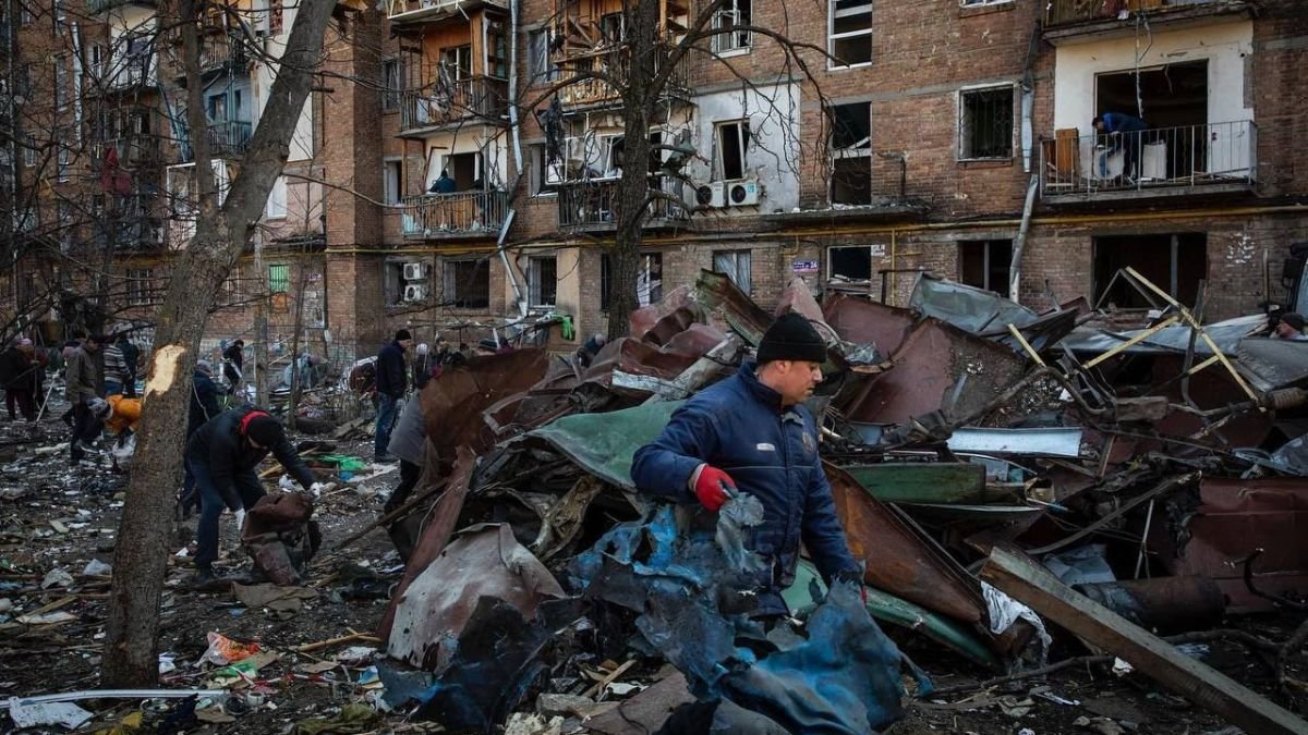 Обстріли, вибухи, бої, снаряди з фосфором. Воєнні зведення за регіонами України