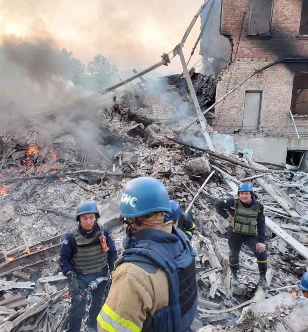 Від авіаудару по школі на Луганщині загинули 60 людей