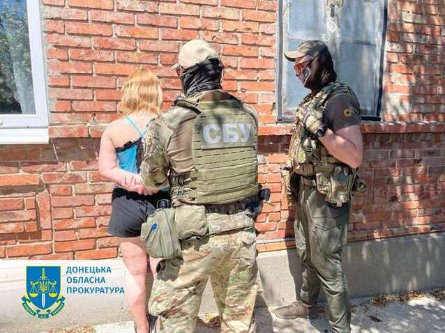 Мешканка Бахмута передавала координати ЗСУ загарбникам, її підозрюють у держзраді