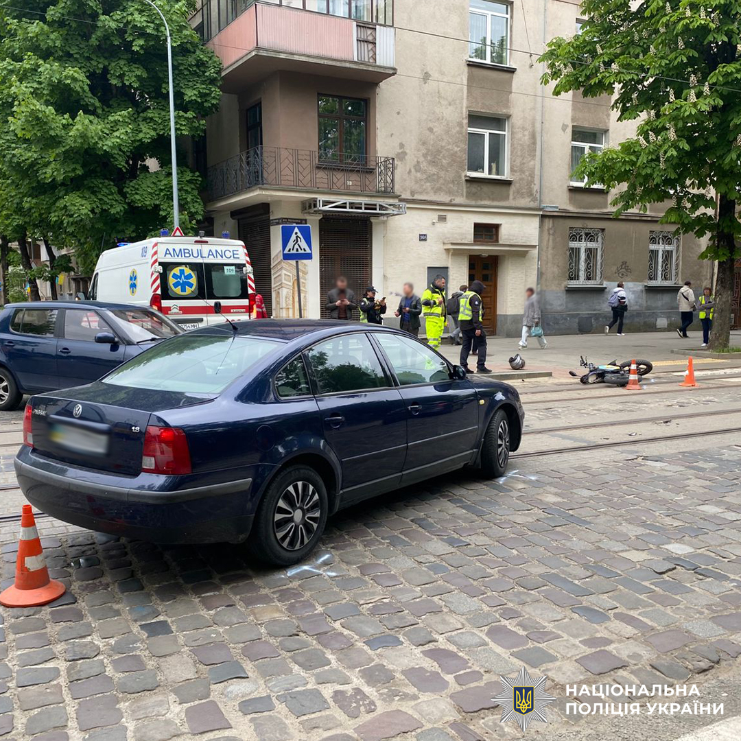 У Львові внаслідок ДТП травмувався 36-річний водій електровелосипеда (фото)