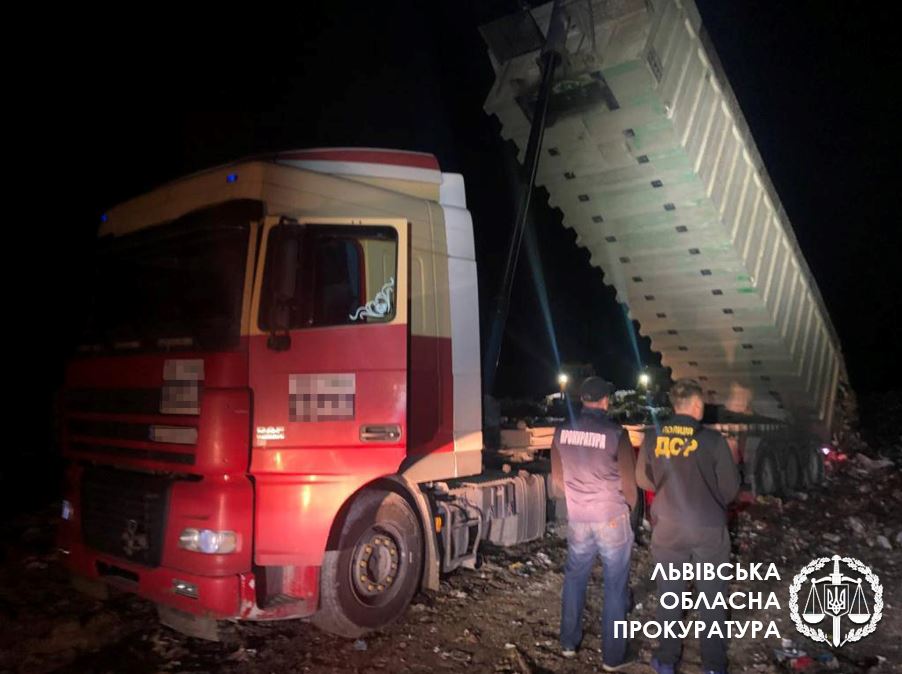 Махінації на 2 млн гривень. У Львові розкрили зловживання з перевезенням сміття