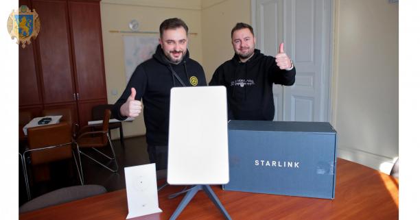 Львівщина отримала першу супутникову тарілку Starlink від Ілона Маска