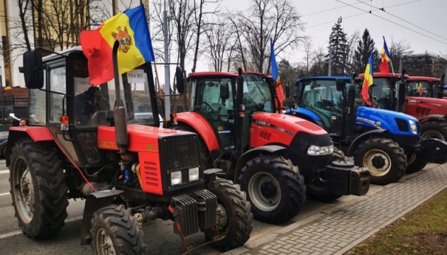 Румунські фермери продовжують блокувати два пункти пропуску на кордоні