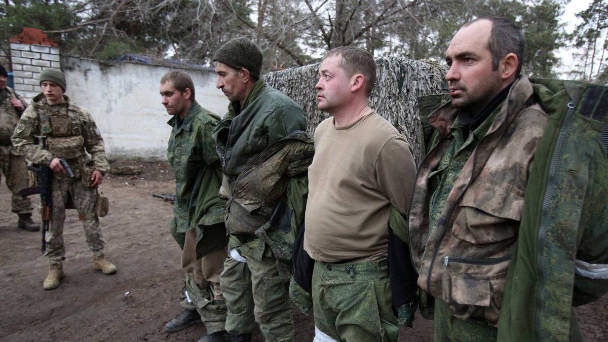 У полоні в Україні перебувають 562 окупанти, Росія захопила 270 українців